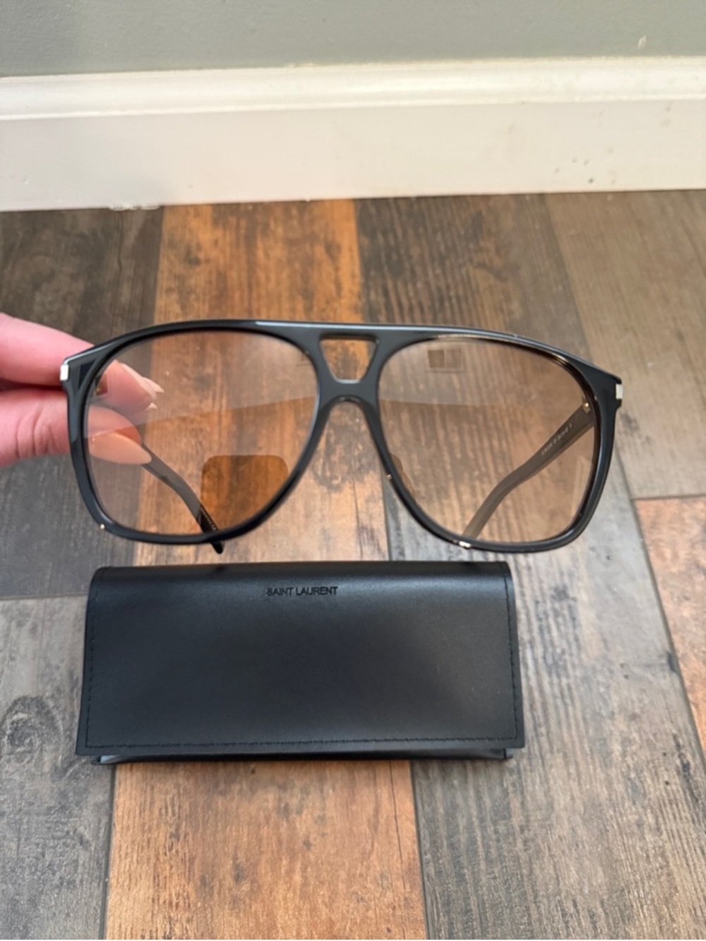Saint Laurent Black Frame
Sunglasses with Brown/Amber
Lenses SL596 DUNE - Picture 8 of 10
